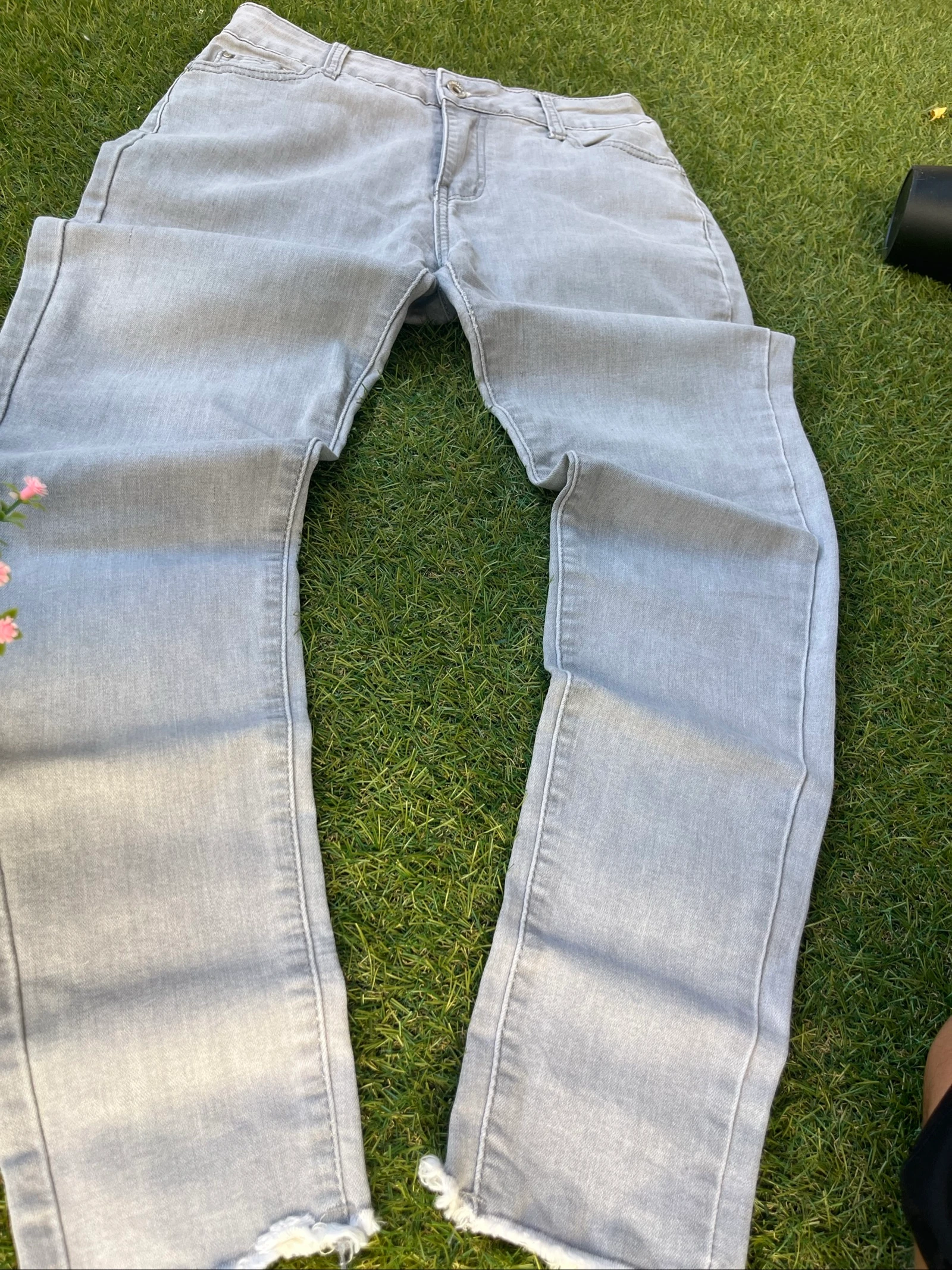 Calça Skinny Cinza Clara By Sasha | Tamanho P | Barra Desfiada – photo 5